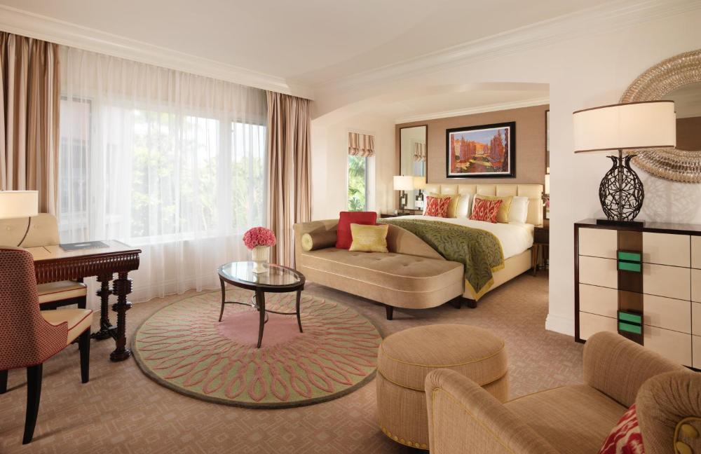 Deluxe King Room interior