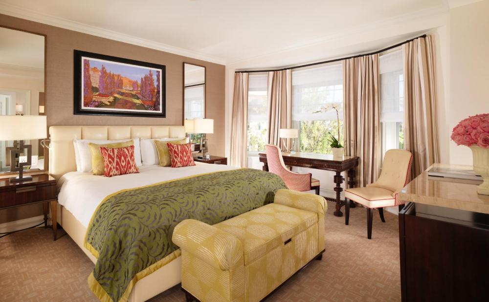 Superior King Room interior